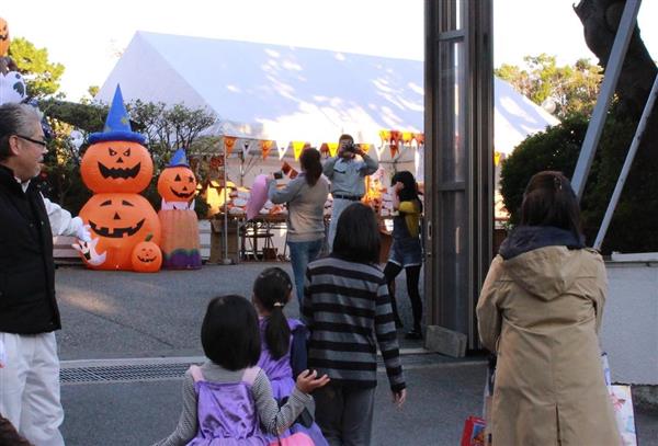 暴力団がハロウィーンをするな 山口組の菓子配りを地元住民がパレードで牽制 Newsoku Blog